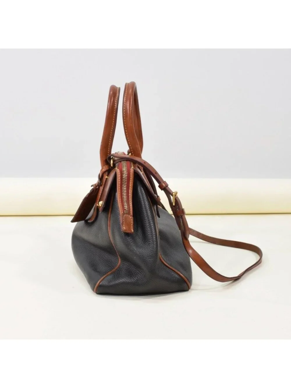 ❌SOLD❌Dooney & Bourke Vintage 90s Black Two-Tone Leather Bag - Picture 2 of 16